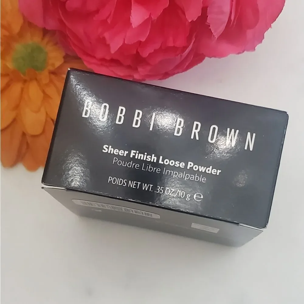 Bobbi Brown Sheer Loose Finishing Powder in Pale Yellow
